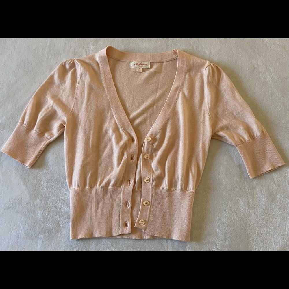 Short sleeved light pink cardigan